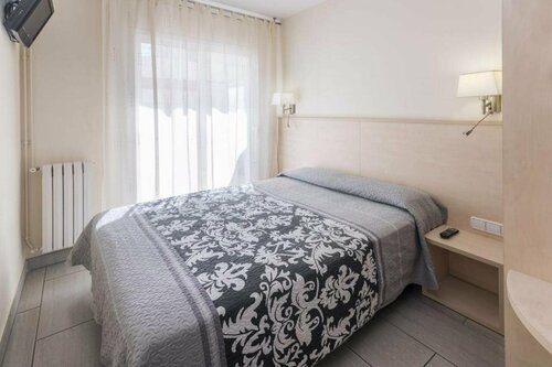 Гостиница Hostal Solimar в Бадалоне