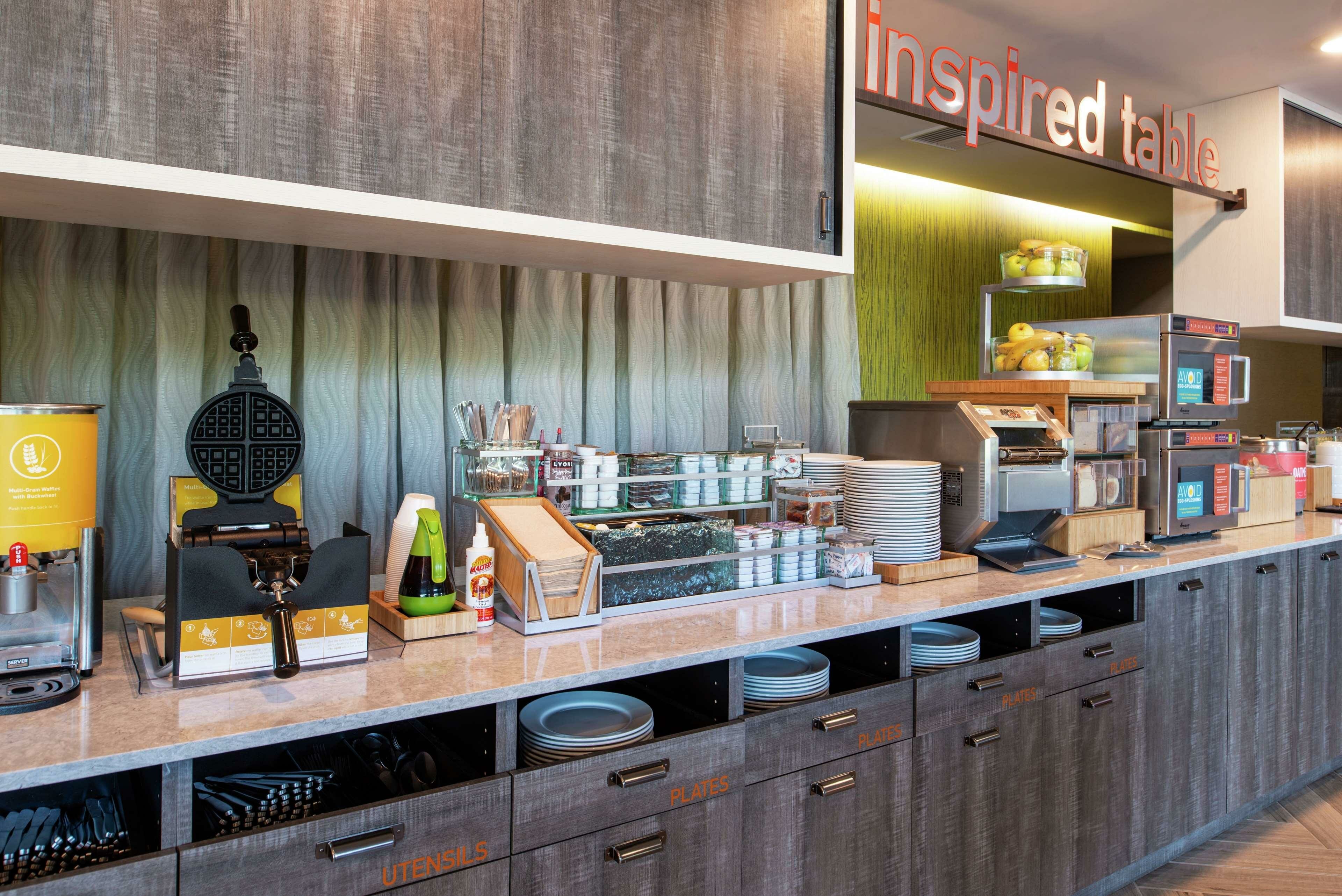 Фото Home2 Suites by Hilton Tampa Downtown Channel District