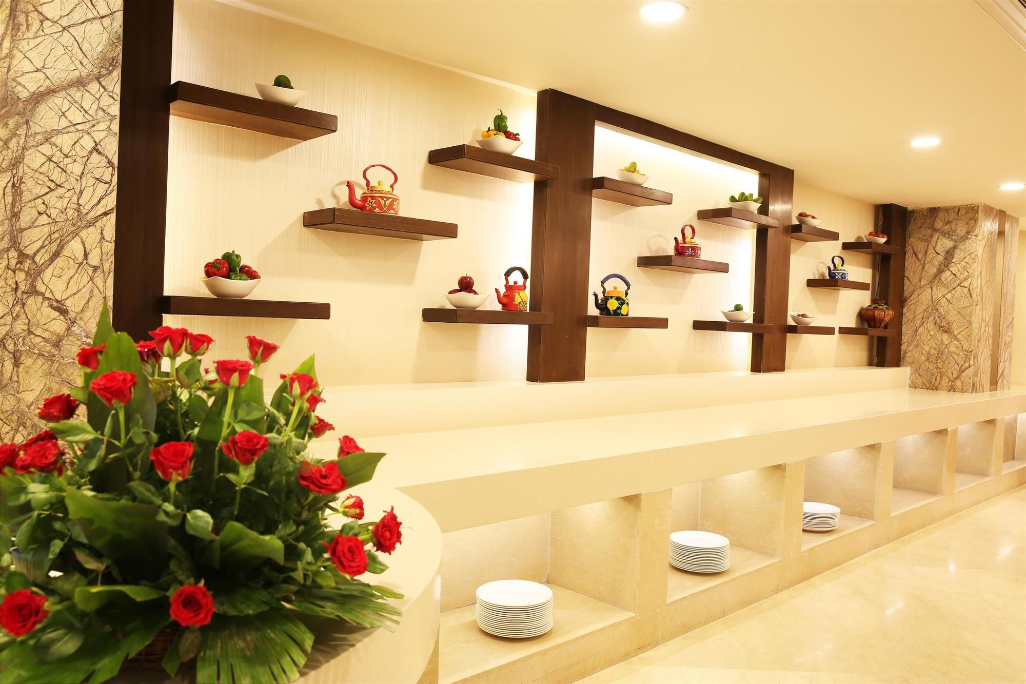 Фото Golden Tulip Jaipur