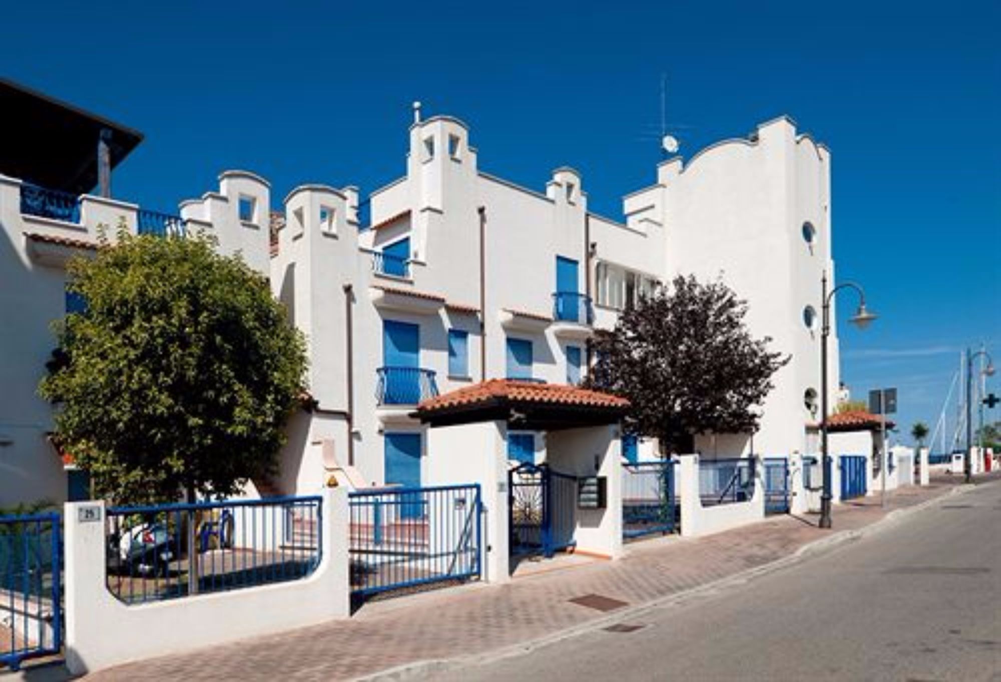 Фото отеля 2