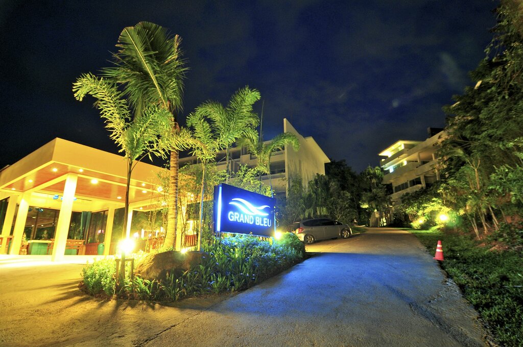 Short-term housing rental Grand Bleu Ocean View Pool Suite, Phuket Province, photo