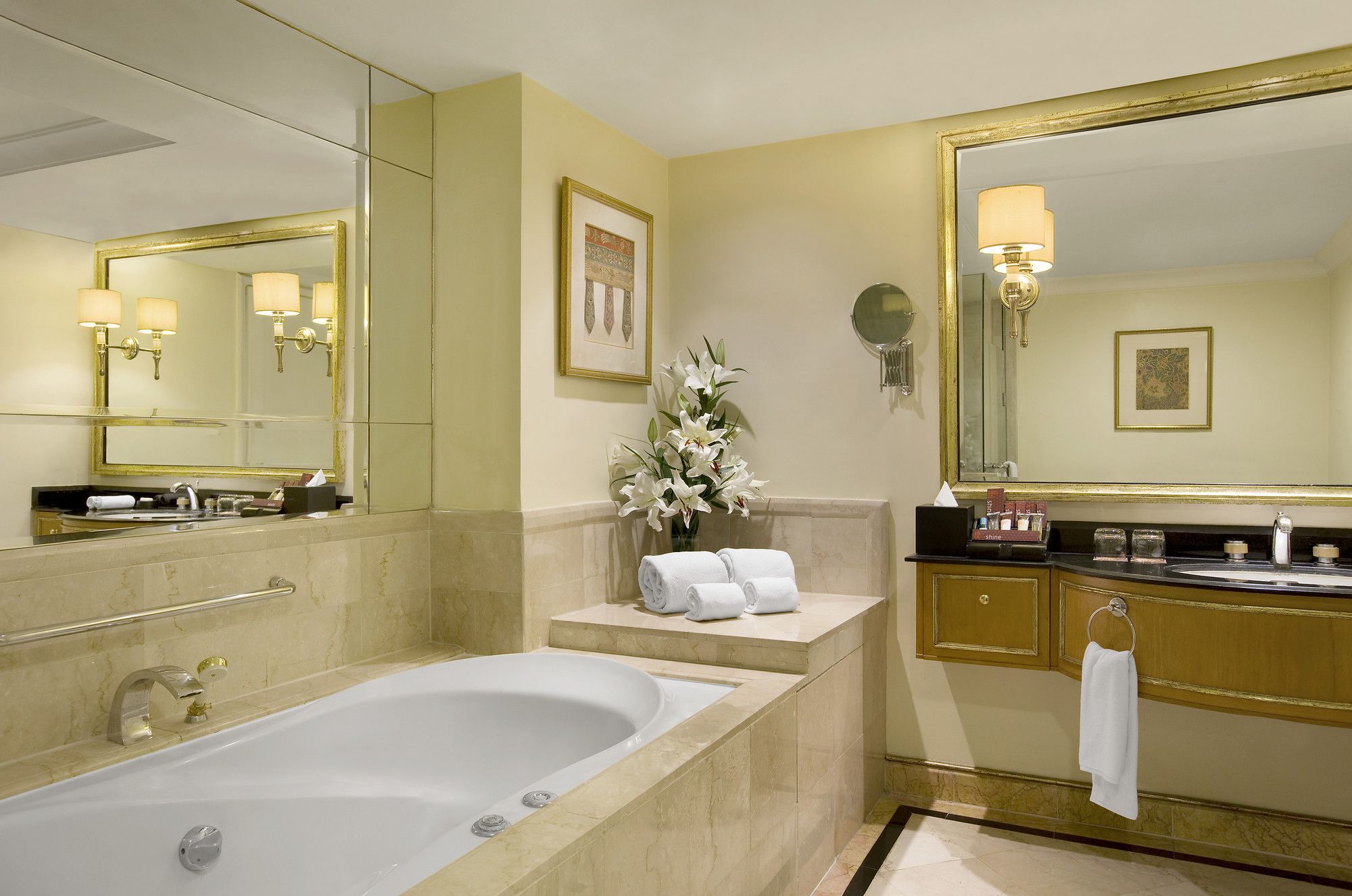 Фото Sheraton Surabaya Hotel and Towers