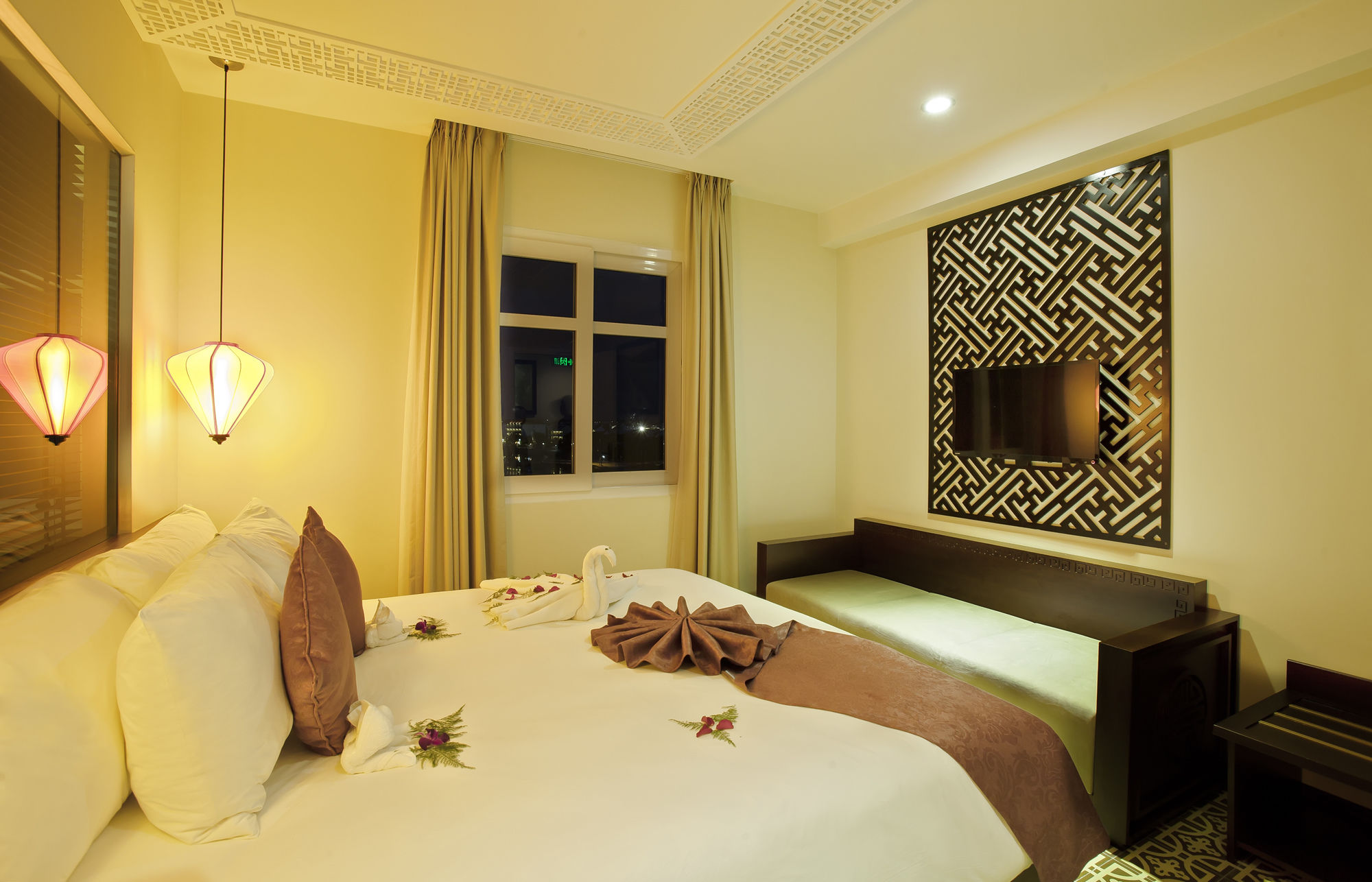 Фото Royal Riverside Hoi An Hotel