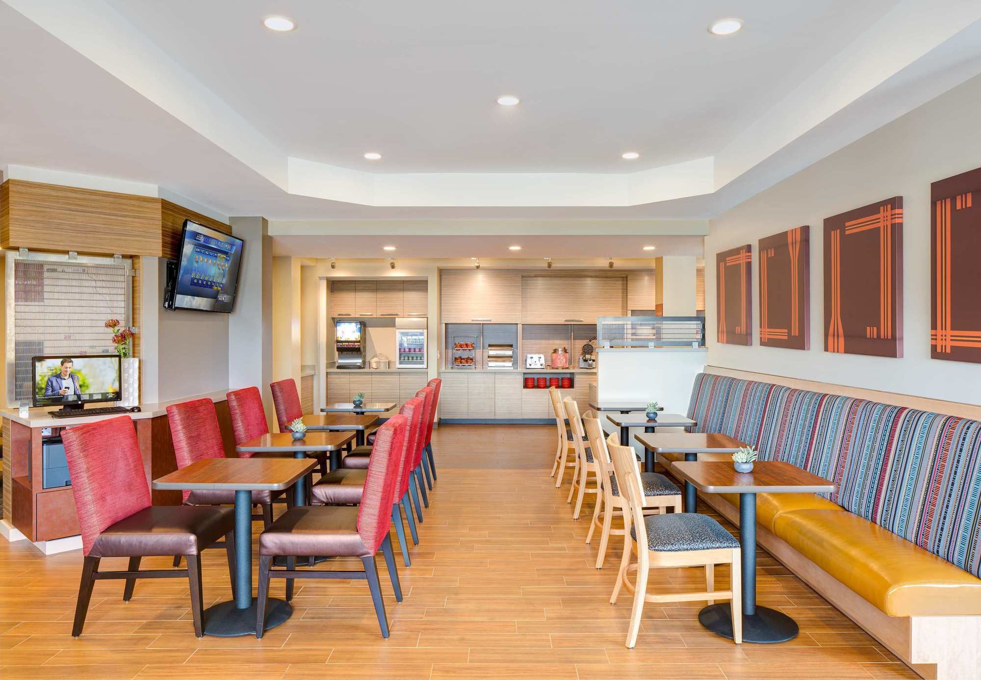 Фото TownePlace Suites by Marriott San Diego Downtown
