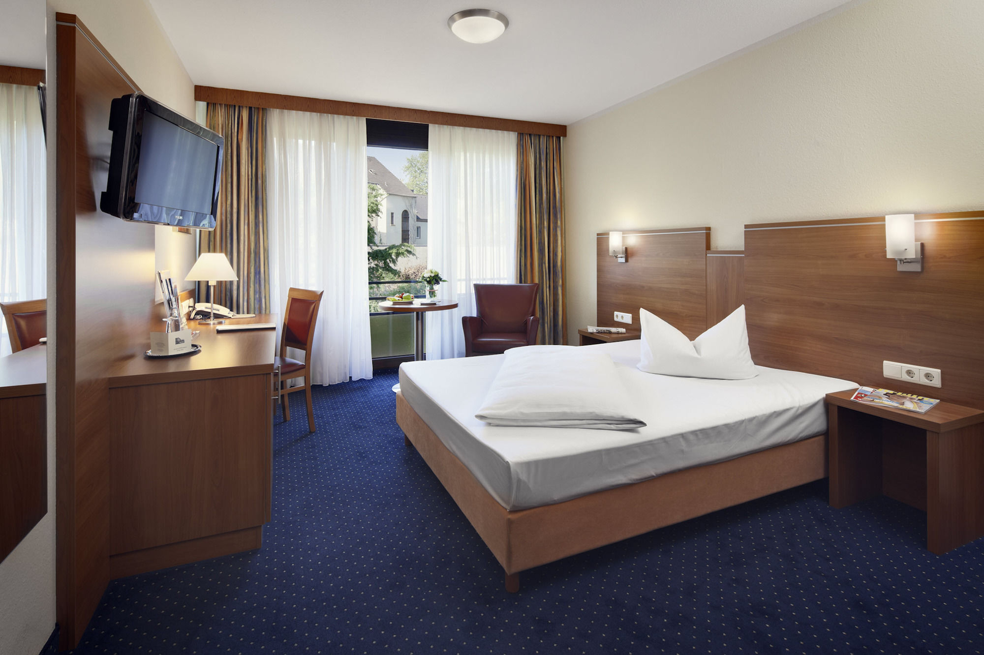 Фото отеля 2