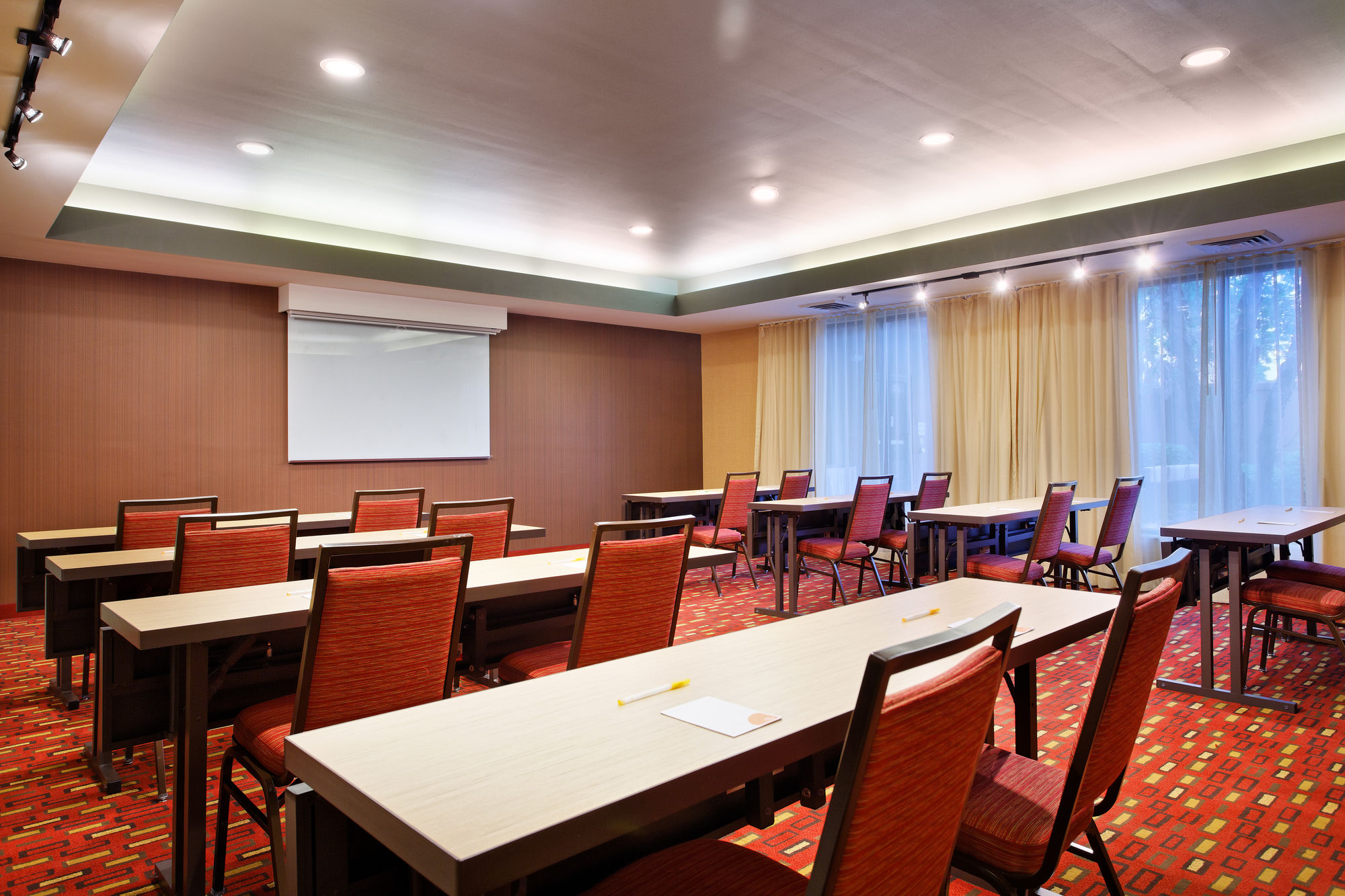 Фото Courtyard by Marriott Tallahassee North/I-10 Capital Circle