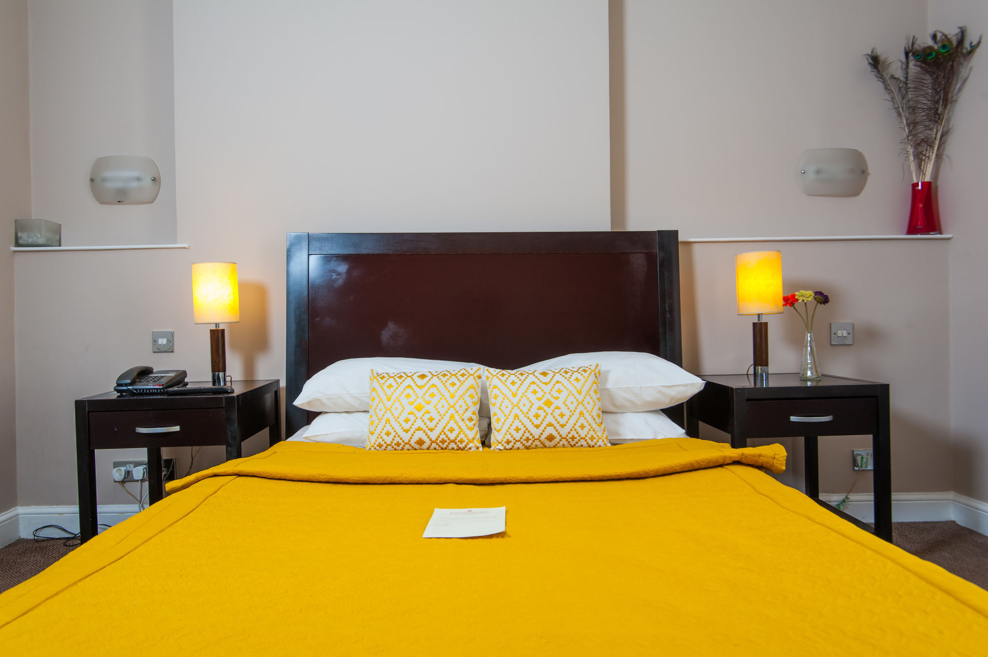 Фото The Crescent Hyde Park