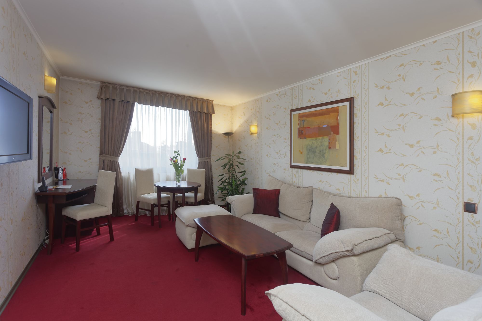 Фото Hotel Capitol