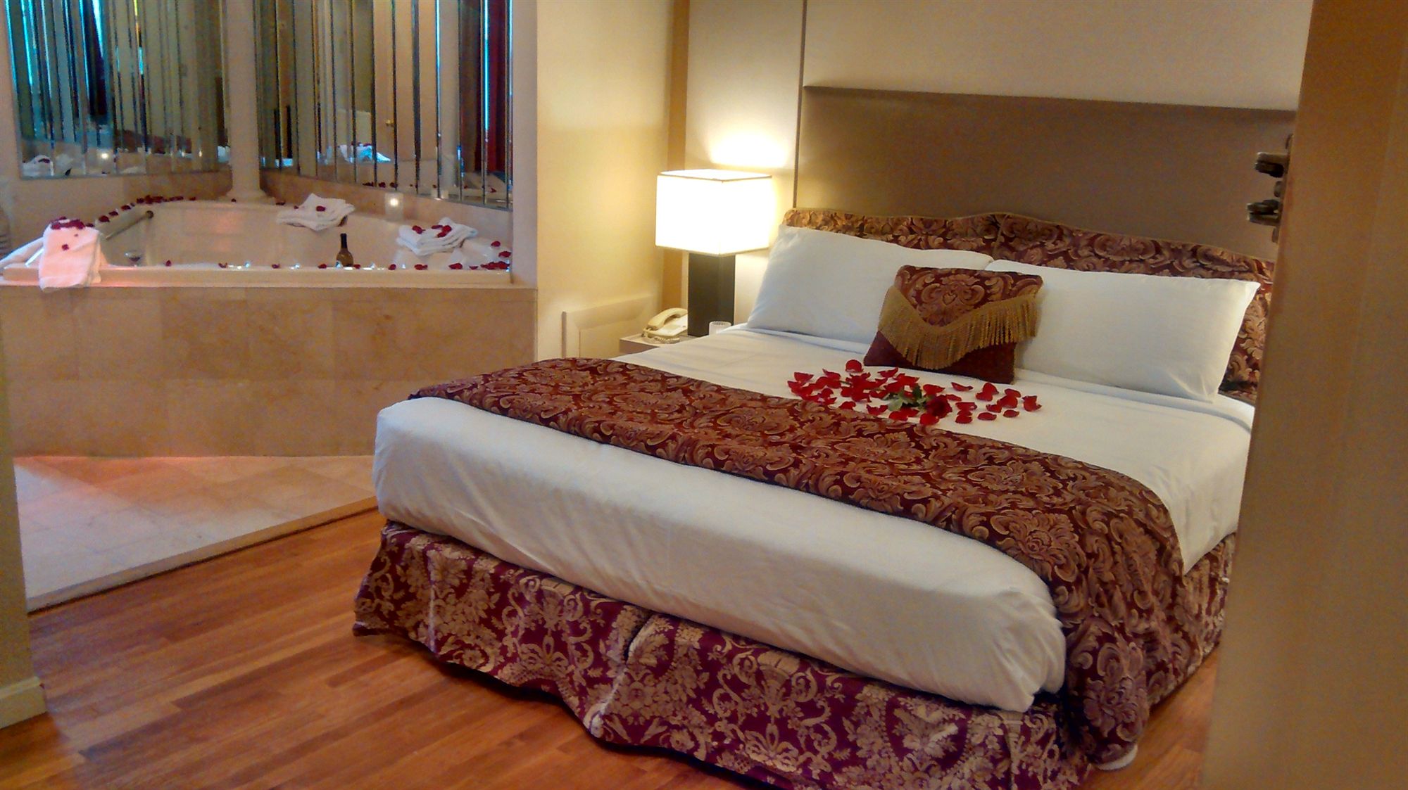 Фото Hyannis Plaza Hotel