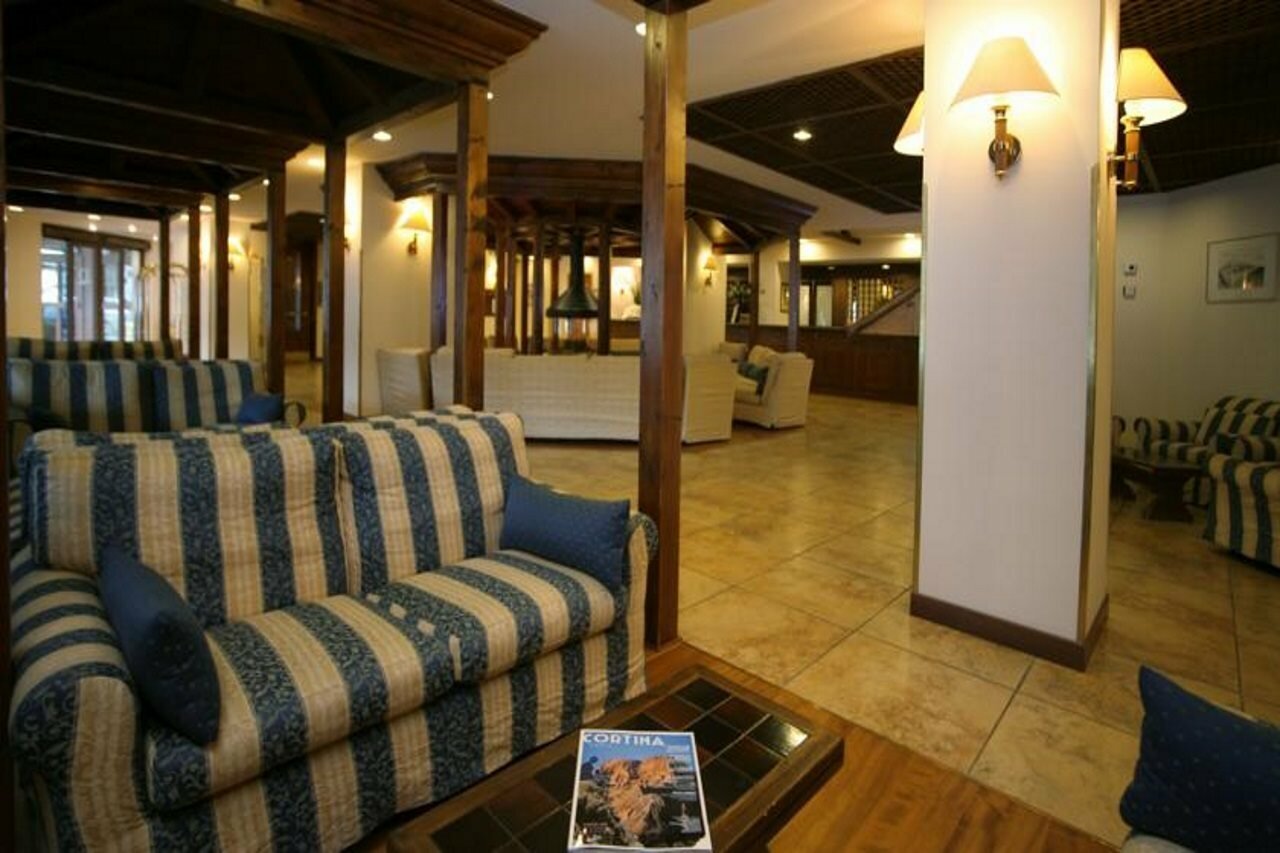 Фото Hotel Alaska Cortina