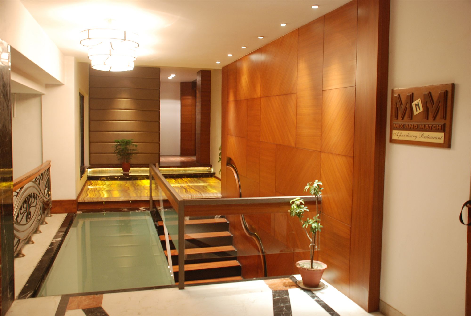 Фото The Maya Hotel