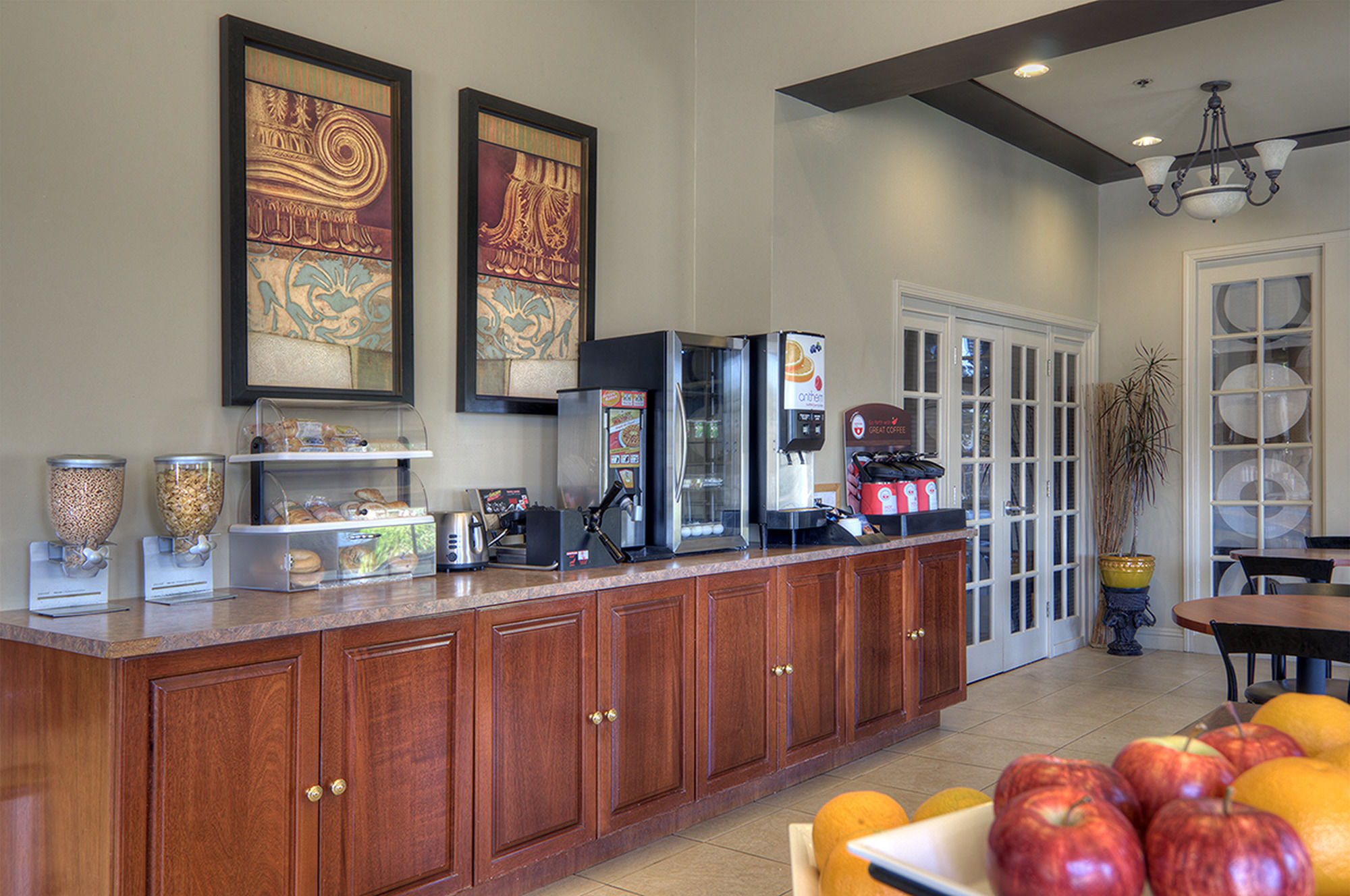 Фото University Park Inn & Suites