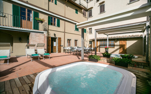 Внешний вид отеля Palazzo Leopoldo Dimora Storica & SPA в Радда-ин-Чанти, фото 5