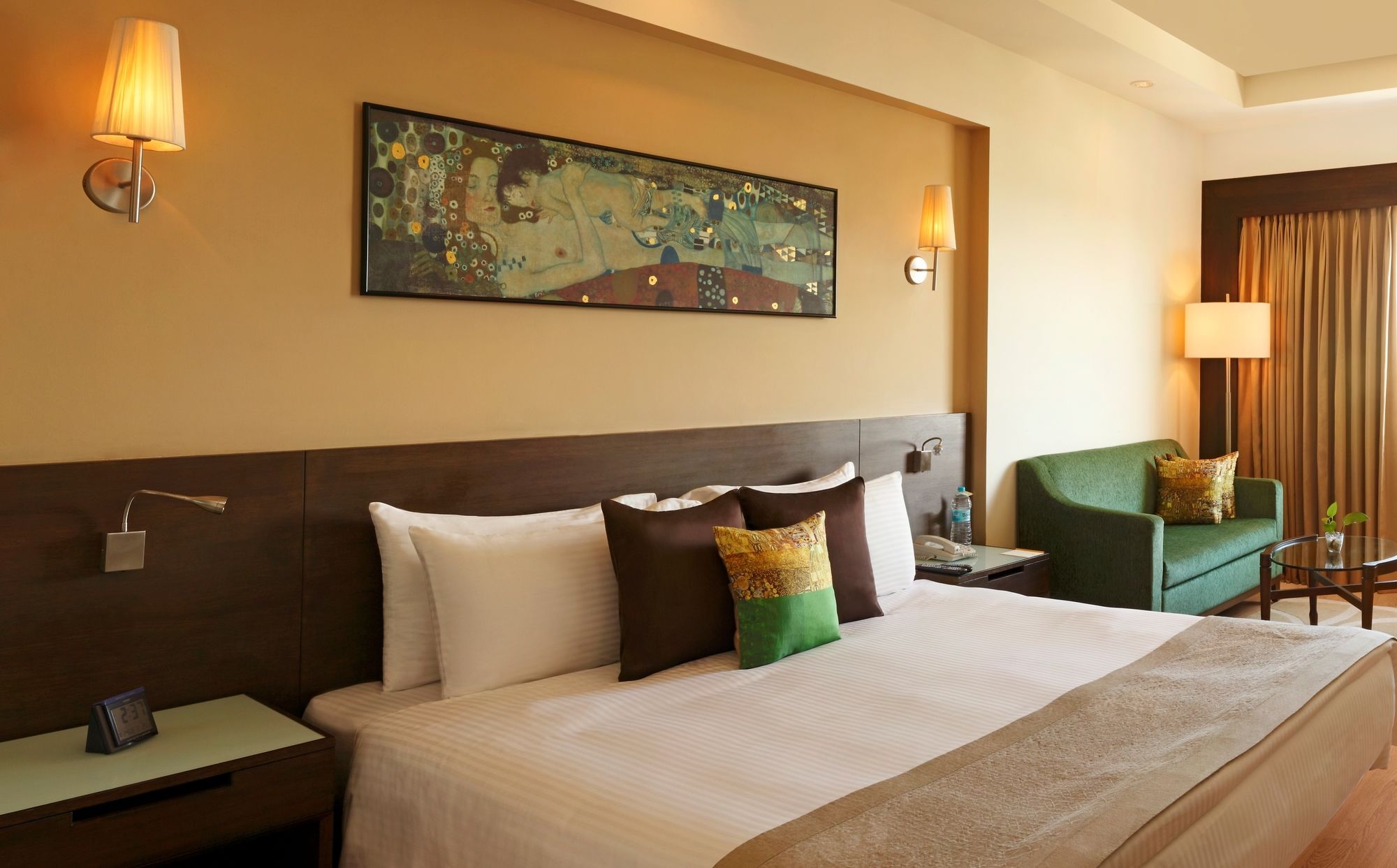 Фото Lemon Tree Premier, Ulsoor Lake, Bengaluru