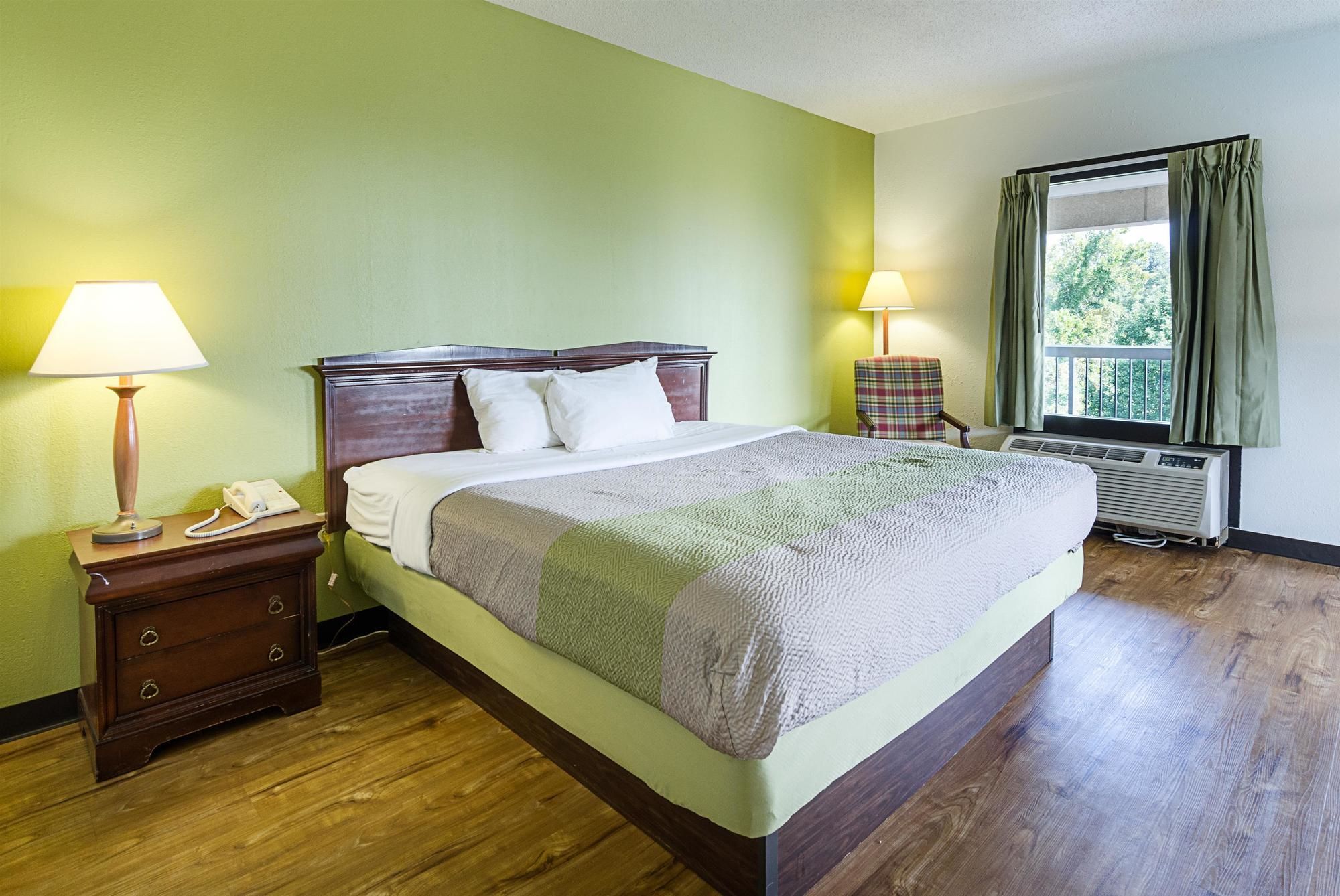 Фото Travelodge by Wyndham Roanoke