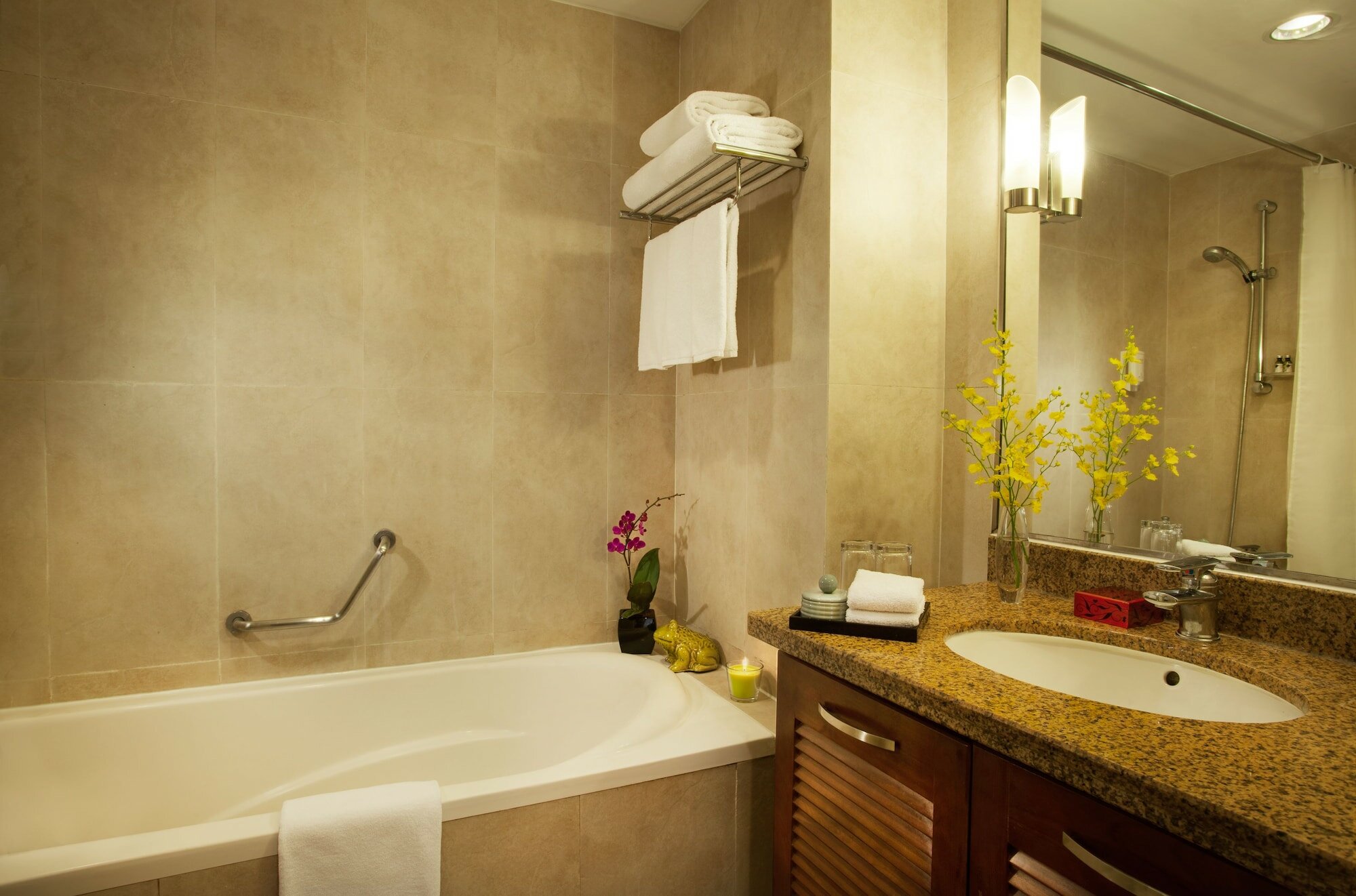 Фото Somerset West Lake Hanoi