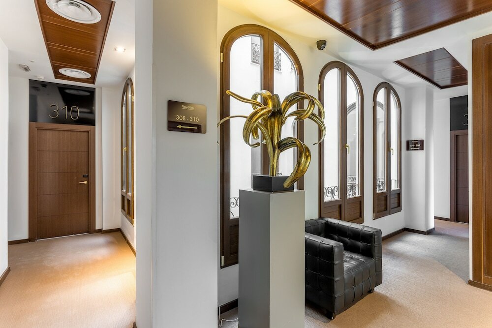 Фото Room Mate Leo Hotel