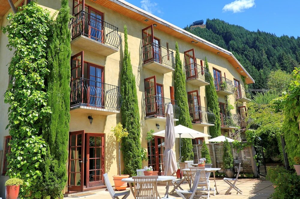 Фото Browns Boutique Hotel