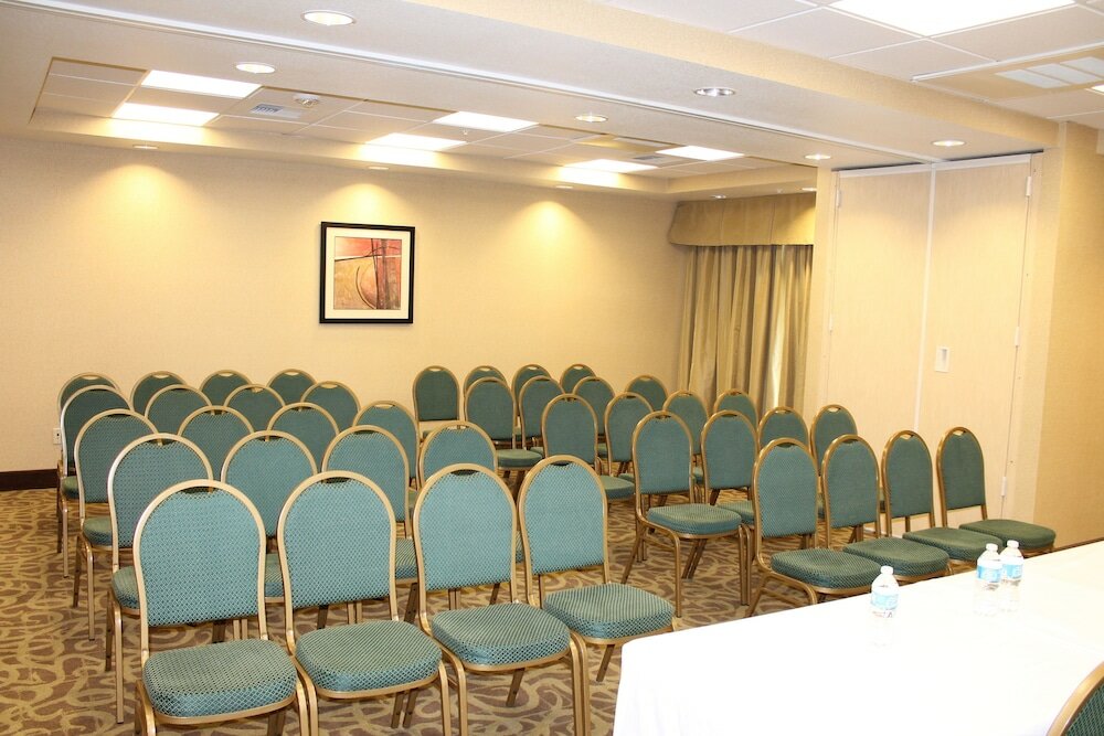 Фото Country Inn & Suites by Radisson, Dixon, Ca - Uc Davis Area