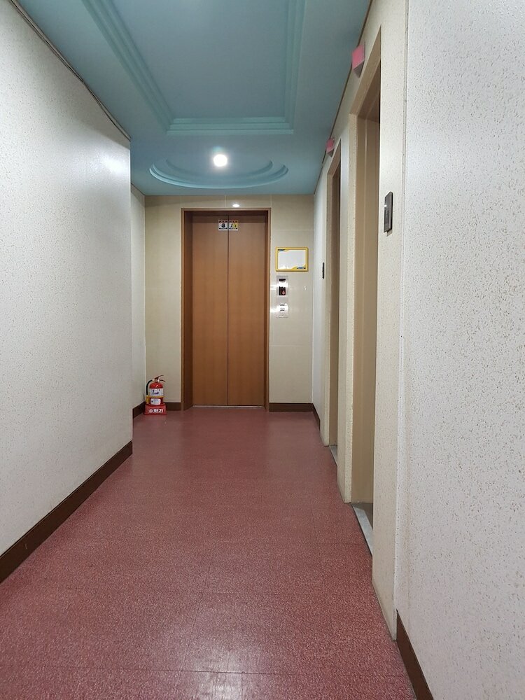 Фото Hotel At Home