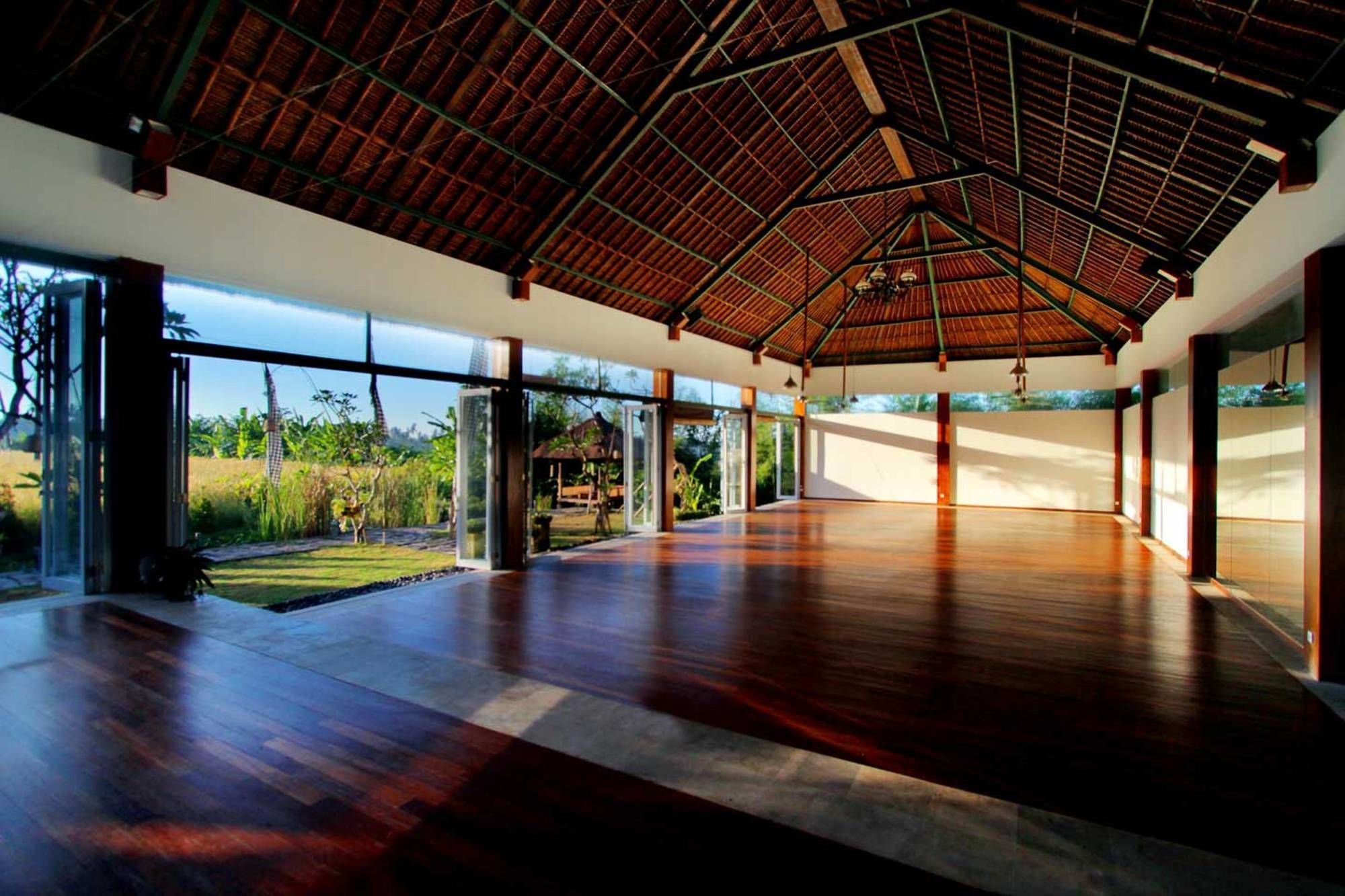 Фото Alam Sembuwuk Resort