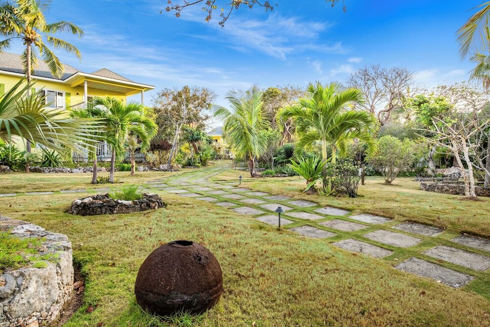 Фото Pineapple Fields Boutique Condo Hotel