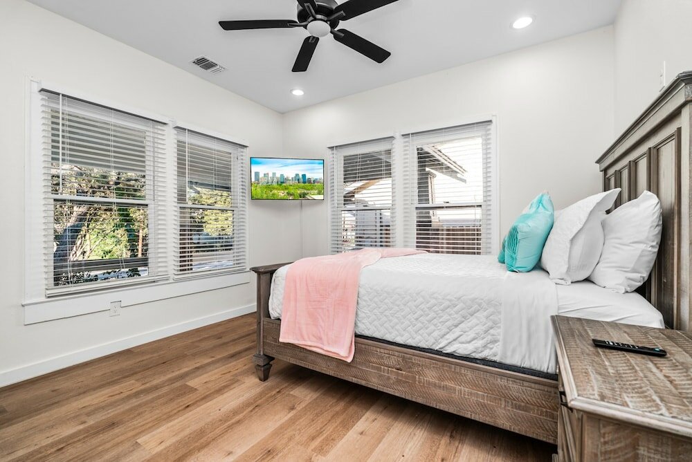 Фото Bold Bright 4br/3.5full Baths Near Riverwalk Dtown