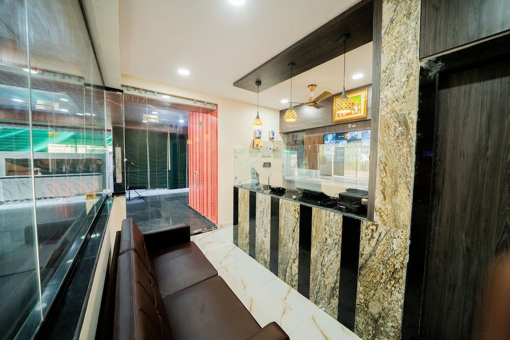 Фото Fabhotel Brk Iconic Residency