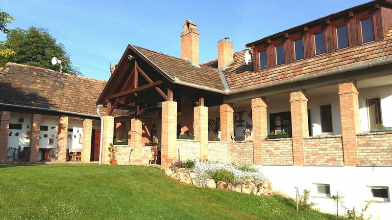 Гостиница Small Village, Small Guest House, Wine and Relax in Wineregion Neszmely