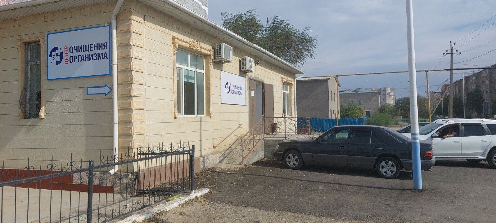 Қызын жуан сикпен сидит