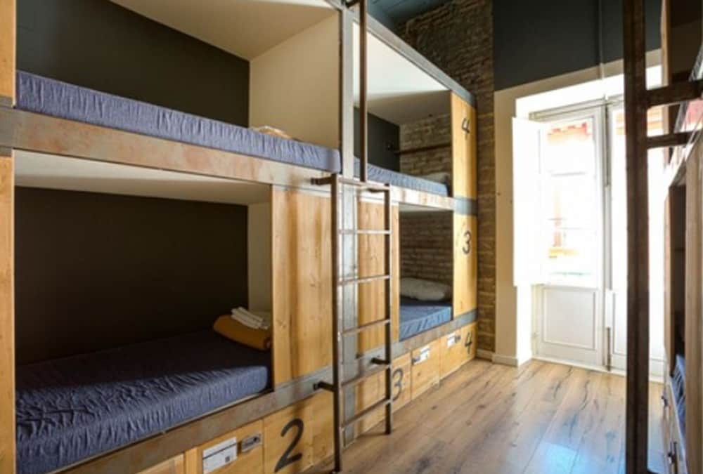 Фото Black Swan Hostel Sevilla