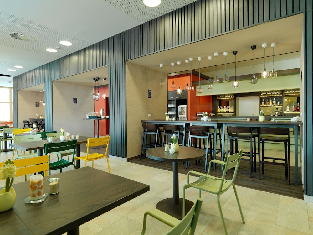 Фото Hwest Hotel Hall