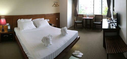 Гостиница Galaxy Hotel в Янгоне