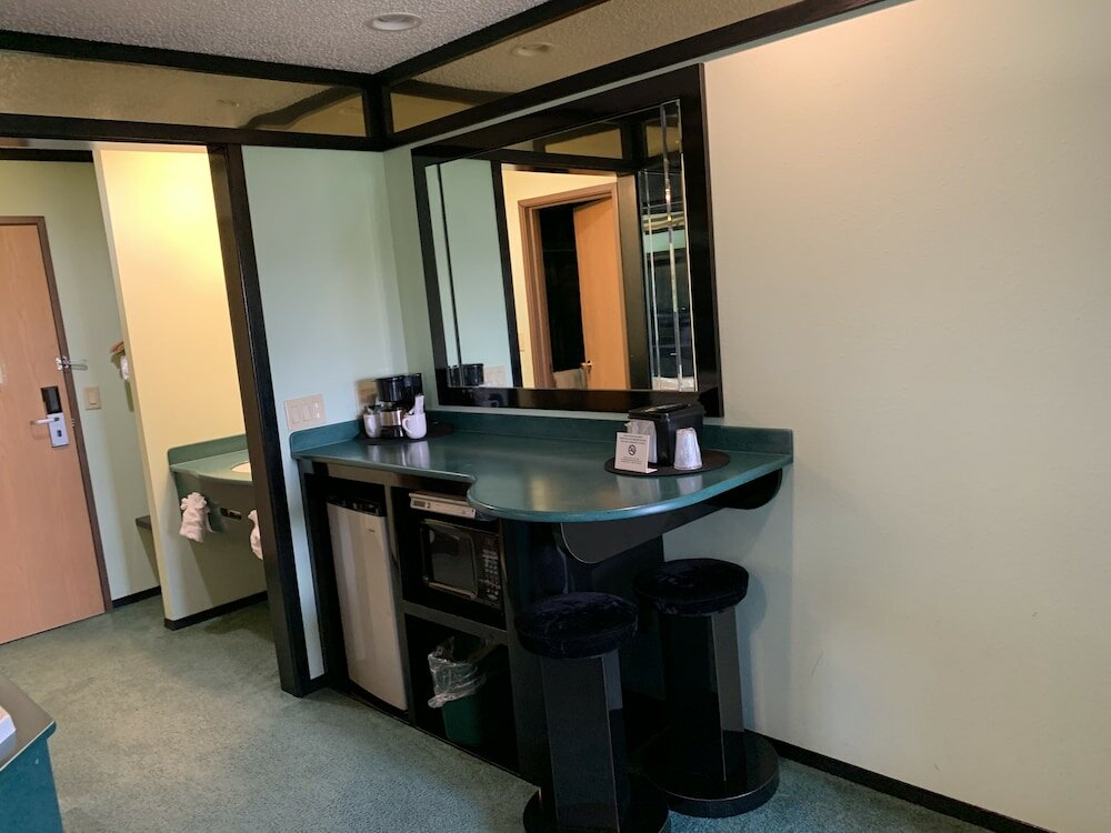Фото Designer Inn & Suites