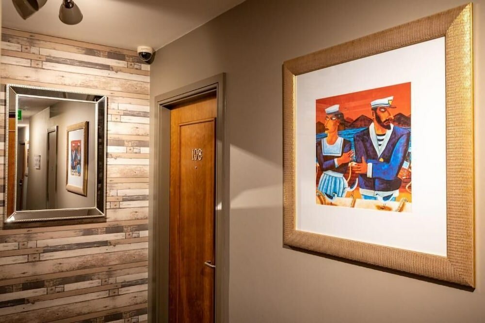 Фото Kilkenny Inn Hotel