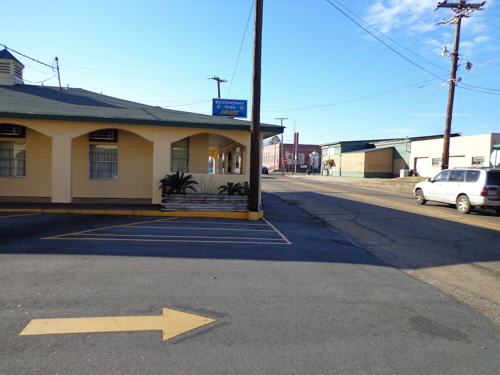 Фото Economy Inn Express Warren