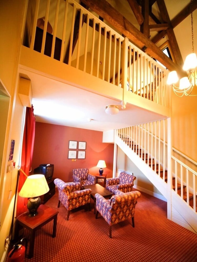 Фото Brownsover Hall Hotel