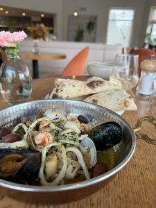 Ludi Govoryat (Nizhniy Tagil, Gorbunovskaya ulitsa, 33), restaurant