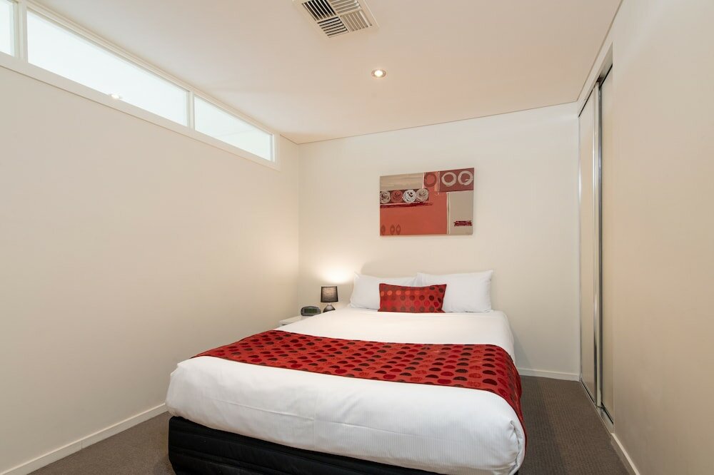 Фото Mawson Lakes Hotel & Function Centre