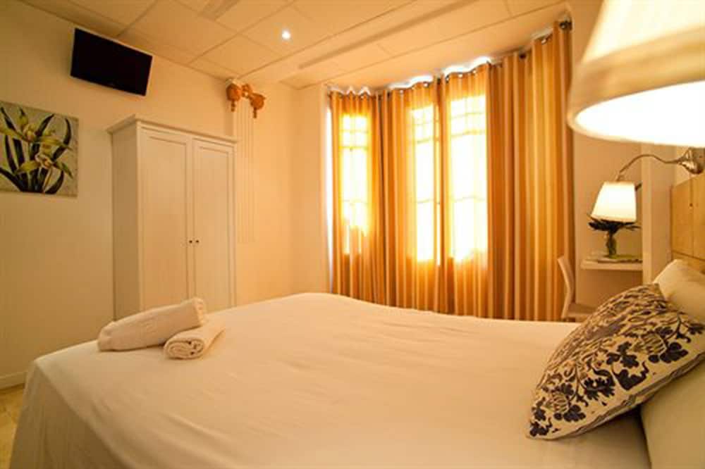 Фото Hostal Martinval