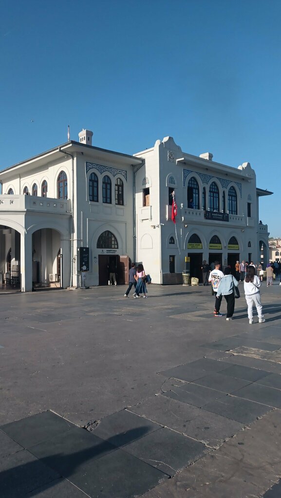 مقهى Kadikoy Pier Library, coffee house ، اسطنبول، صورة