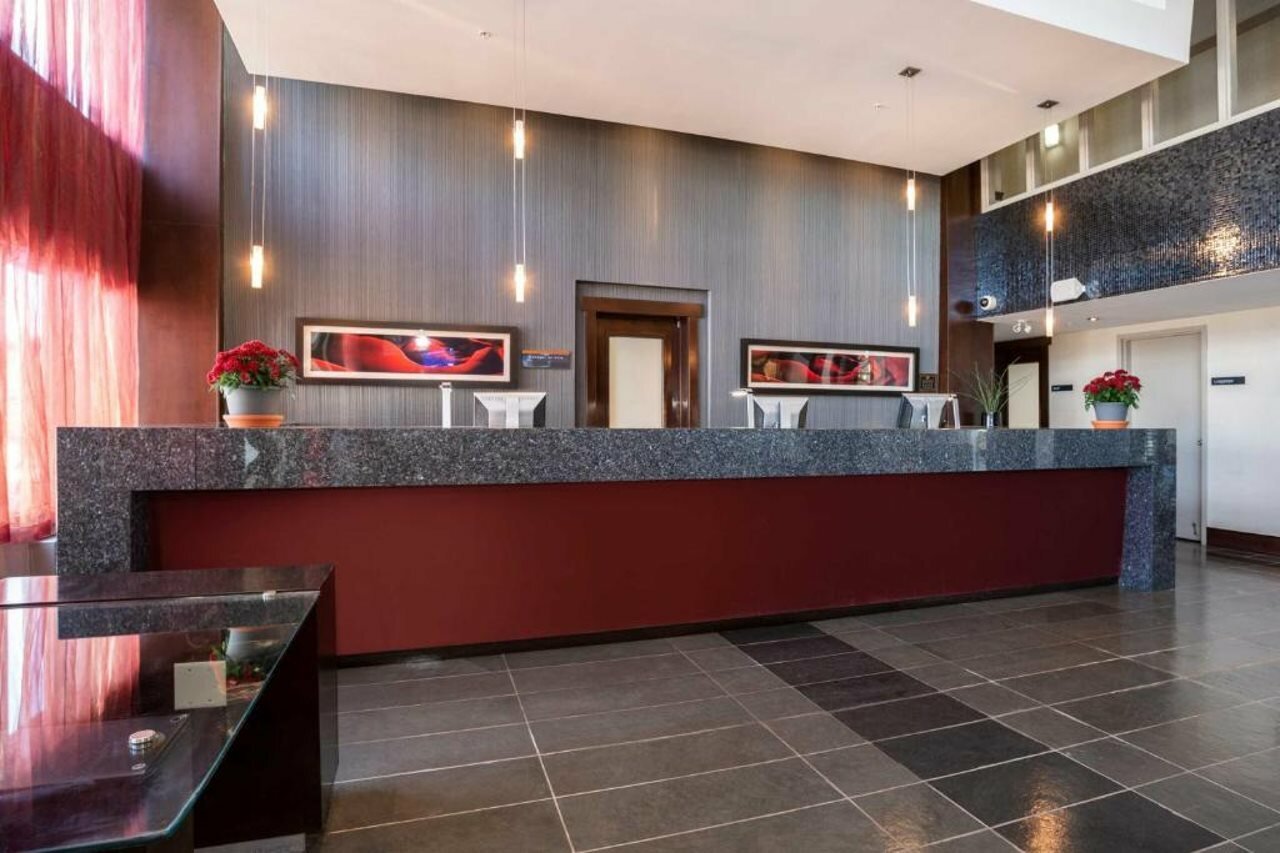 Фото Sandman Hotel & Suites Winnipeg Airport