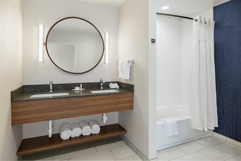 Фото Fairfield Inn & Suites by Marriott Des Moines Downtown