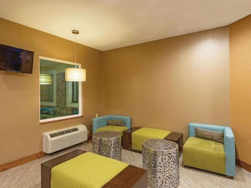 Фото La Quinta Inn by Wyndham Buffalo Airport