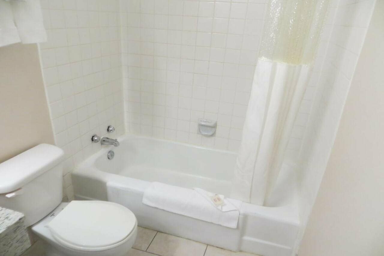 Фото Ramada by Wyndham Edmonton South