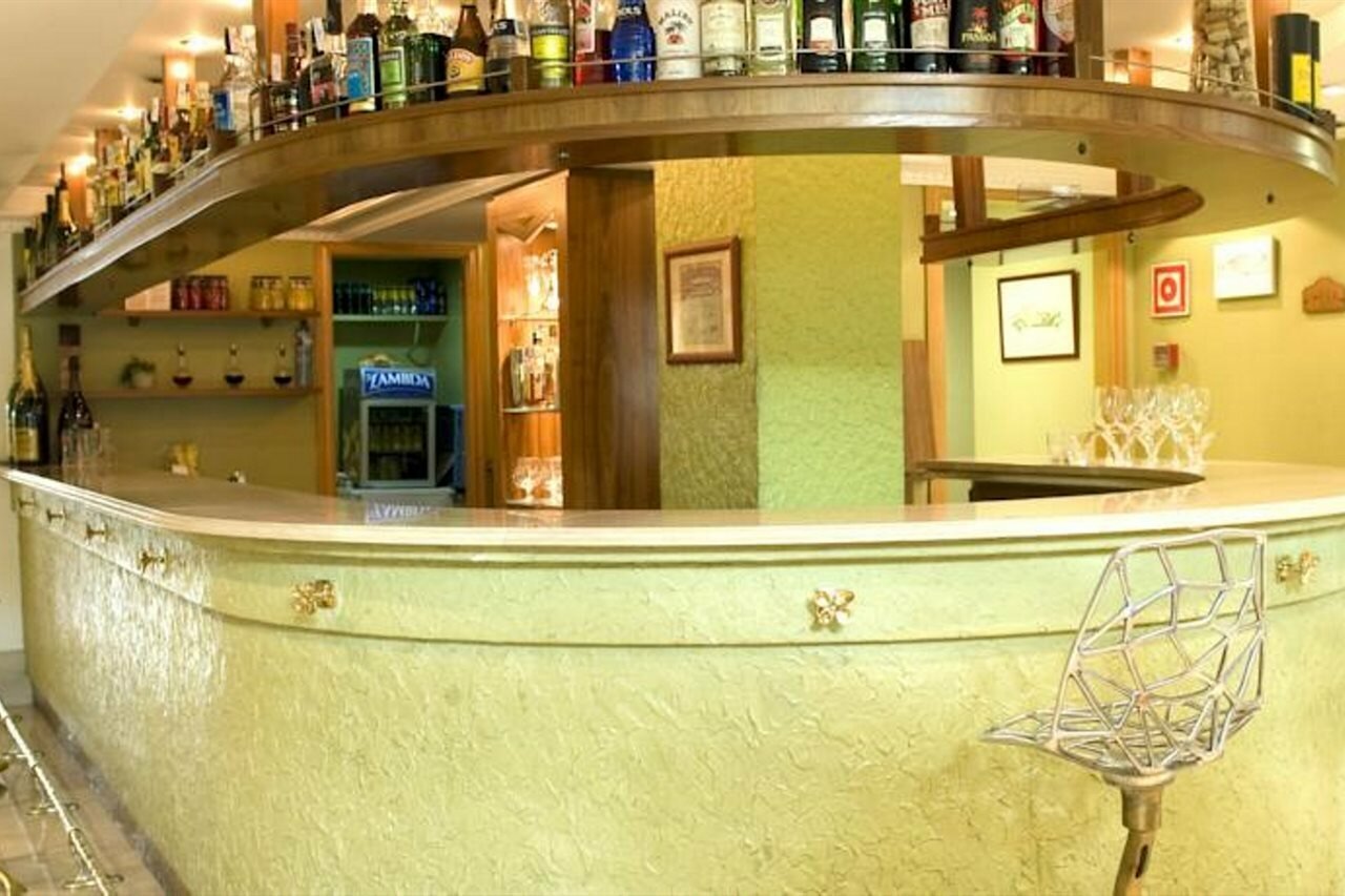 Фото Aparthotel Hispanos 7 Suiza
