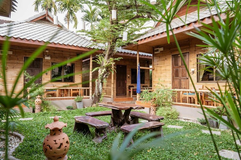 Гостиница Jaidee Bamboo Huts в Чиангмае