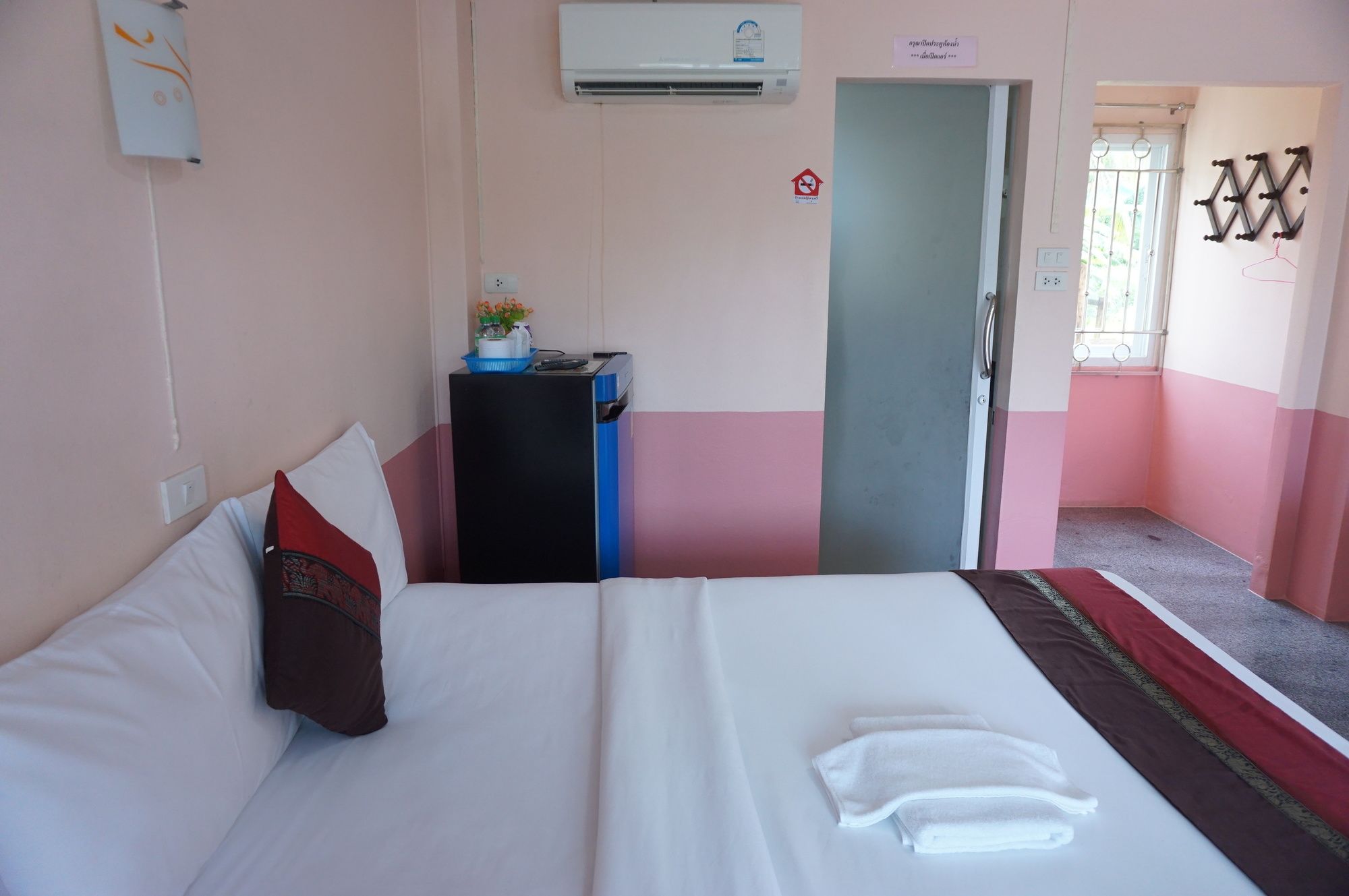 Фото B and B Hotel