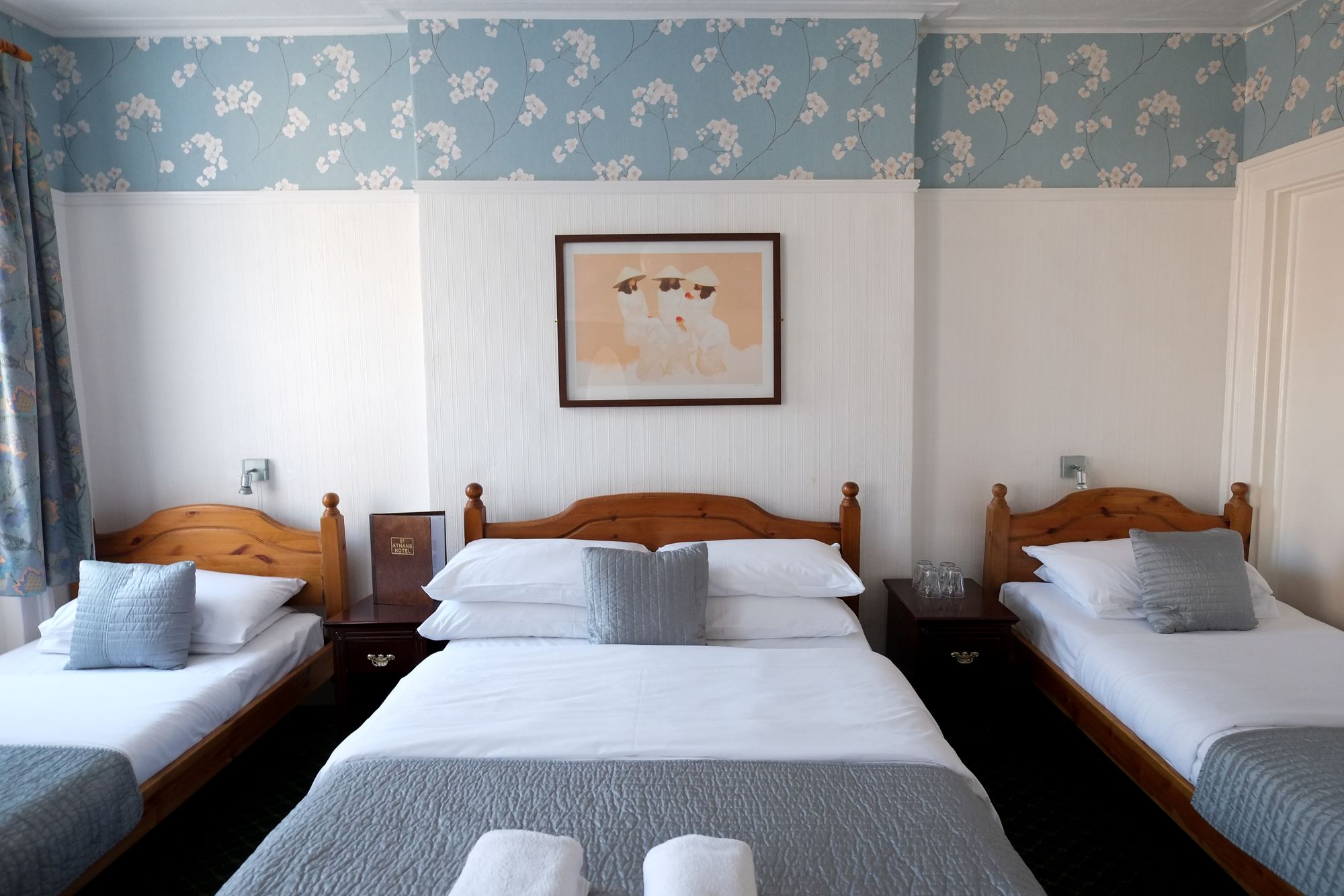 Фото St Athans Hotel