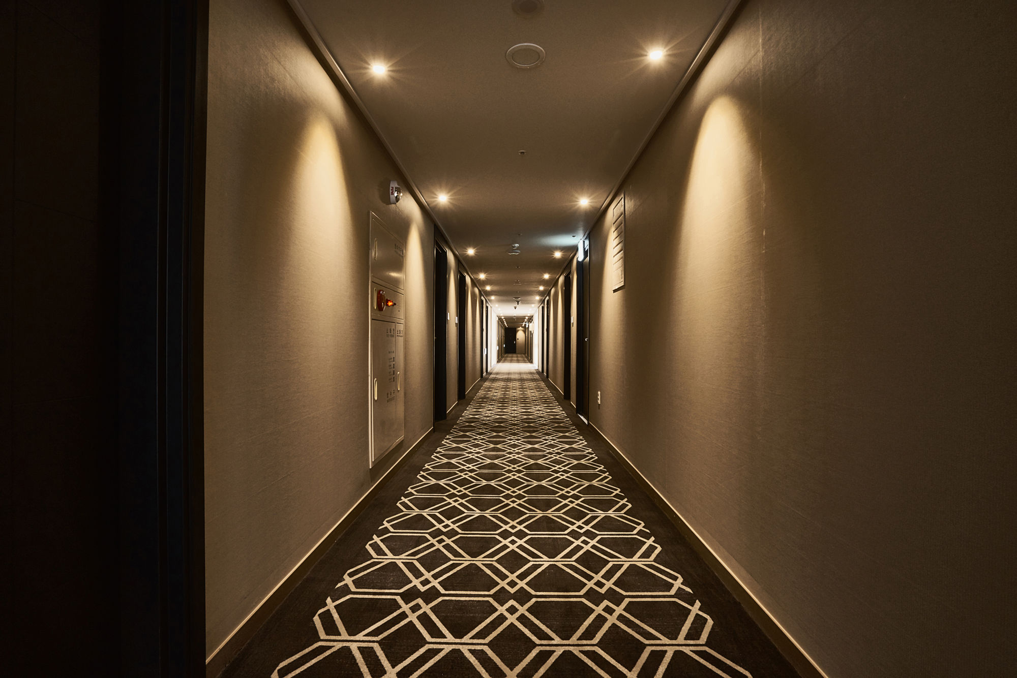 Фото Royal Emporium Hotel